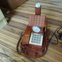 Fából készült telefon