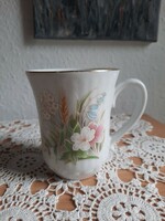 Bohemia porcelán bögre, virágmintás dekorral, XX.szd második fele, teljesen új