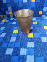 Antik rezezett fém pohár (10x7 cm)