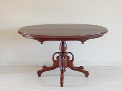 Neo-baroque coffee table, table with spider legs.
