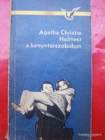 Agatha Christie Holttest ​a könyvtárszobában