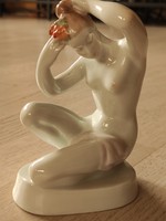 Fürdőző, térdeplő női akt - Aquincum Budapest porcelán