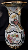 Dt/302. – De sphinx v/h petrus regout & co. – Trumpet vase with Chinese decoration
