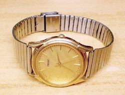 Seiko v701 quartz Japanese women's watch, in working condition, for use or collection
