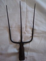 Antique 3-pronged iron fork