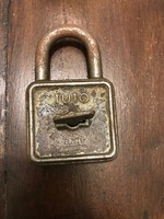 Old, retro tuto lock with / used / original key, works perfectly. Size. 5X5 cm