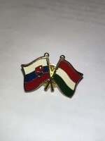 Kitűző páros zászló jelvény  magyar szlovák