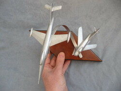 Alu repülő modellek hidegháborús emlék repülő emlék MIG-17 és F-104 katonai repülő asztali dísz