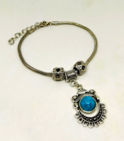 Pandora jellegű, tibeti ezüst  türkizköves, charm gyöngyös karkötő
