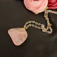 Rose quartz pendant with silver-plated chain, 2 cm