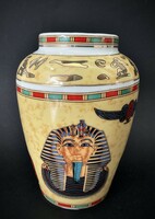 Egyiptomi vitrin porcelán váza Fáraó díszítéssel