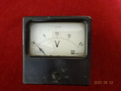 It was a meter with a bakelite cover, maximum 20 watts. Jokai.