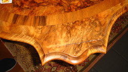 Neobaroque dining table, in good condition.
