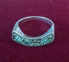 Női ezüst gyűrű, ezüst és zöldszínű kövekkel