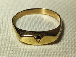 8 Karátos női arany gyűrű 1.82g