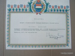 Kádár címeres OKLEVÉL KISOSZ alelnök részére 1976  25 x 20 cm Kis sérüléssel