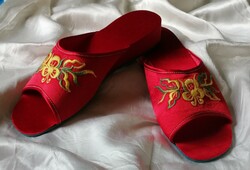 Slippers, red silk, embroidered, new, from the 70s, size 37-38