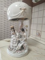 Porcelán asztali lámpa, barokk párral, apró rózsamintával, magassága 45 cm eladó!