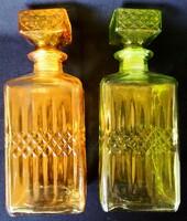 DT/359 – 2 db színes whiskey-s üveg, eredeti dugójával