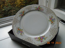 Antik hibátlan cseh TK Thun színes virágcsokros, barokk rózsafűzéres rácsmintás jelzett tál 26 cm