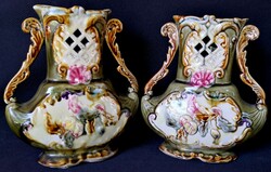 Dt/357 – a pair of majolica vases with an openwork neck with a flower pattern