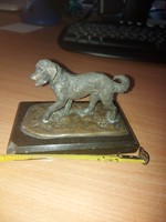 Bronz apportírozó vadászkutya szobor, a kőtalp kb.10x5 cm