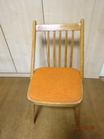 Retro konyhai szék, fa váz, narancssárga vászon üléssel. szállítás 55 ft/km Jókai.