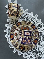 Set of richly gilded, hand-painted sumptuous English cups with an antique Imari pattern