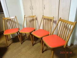 Retro konyhai szék, fa váz, piros műbőr üléssel, magassága 83 cm. Négy darab. Jókai.