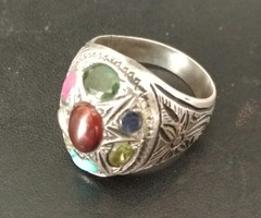 Vésett mintás, gyönyörű ezüst gyűrű, valódi drágakövekkel