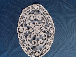 Horgolt, fehér file csipke terítő, 21 x 29 cm