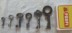 6 small antique keys