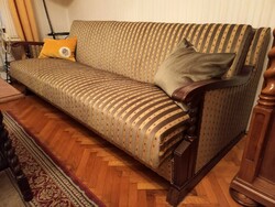 Koloniál kihúzható kanapé kiváló állapotban, ágyneműtartóval hibátlan bársonykárpittal