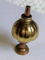 Retró babaház dekoráció vagy polcdísz gyűjteménybe,  fém mini  burás lámpa  12.