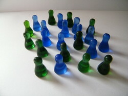 Mini kék, zöld üveg társasjáték figurák