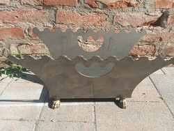 Fém  újságtartó fatartó oroszlán réz lábon. Alkudható.