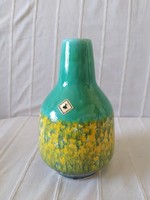 Iparművészeti türkiz kerámia váza, sárga dekorral, jelzett, hibátlan, 25 cm