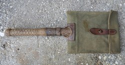 Infantry spade in case, 50s