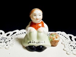 Extrém ritka Aquincum porcelán lány almakosárral Mátrafüred emlék