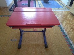 Vidám, színes, retro iskolai asztal / gyermek írósztal