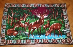 Festett, szarvas mintás faliszőnyeg,falikárpit . 140 cm x 97 cm.