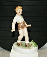 Kisfiú békával porcelán figura, Bodrogkeresztúri?