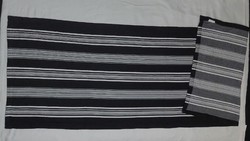 Fekete-fehér csíkos hosszú terítő 141×48cm