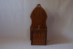 Hand-carved small holder, can be hung on the wall