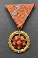 Szocialista Munkáért Érdemérem kitüntetés Kádár-címerrel
