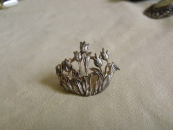 Tiara-shaped tulip brooch pin