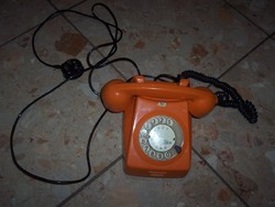 Retro narancssárga telefon