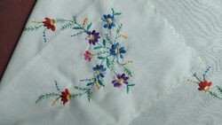 Hand-embroidered floral tablecloth 88 x 44 cm