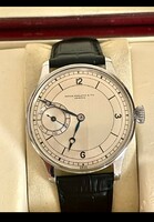 The object of the auction is a world-famous Patek Philippe wristwatch. Double Geneva seal, unique design!