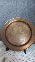 Antique wall copper bowl, with an engraved pattern, diameter: 24.5 cm.